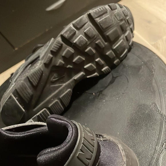 Nike black shoes - Picture 4 of 4